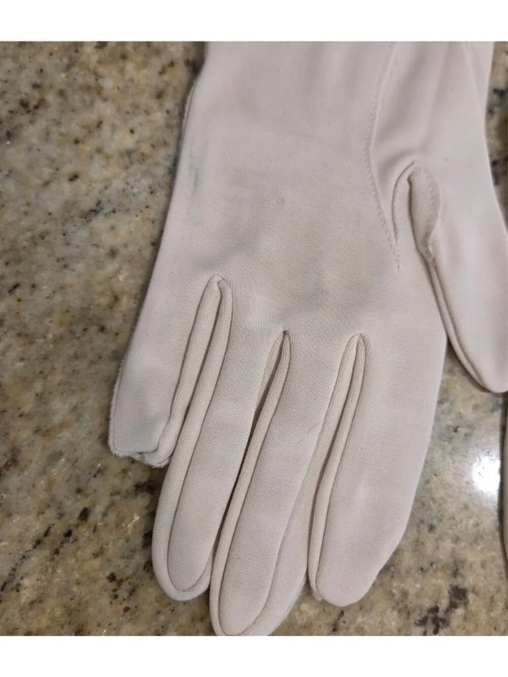 Vintage Womens One Size Fits All Beige Nylon Stretch Formal Short Gloves Knotch